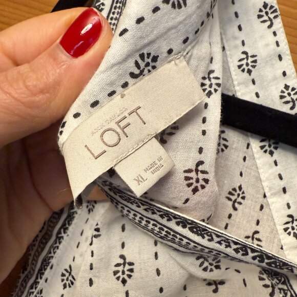 LOFT White and Black V Neck Sleeveless Top - L - Picture 4 of 5